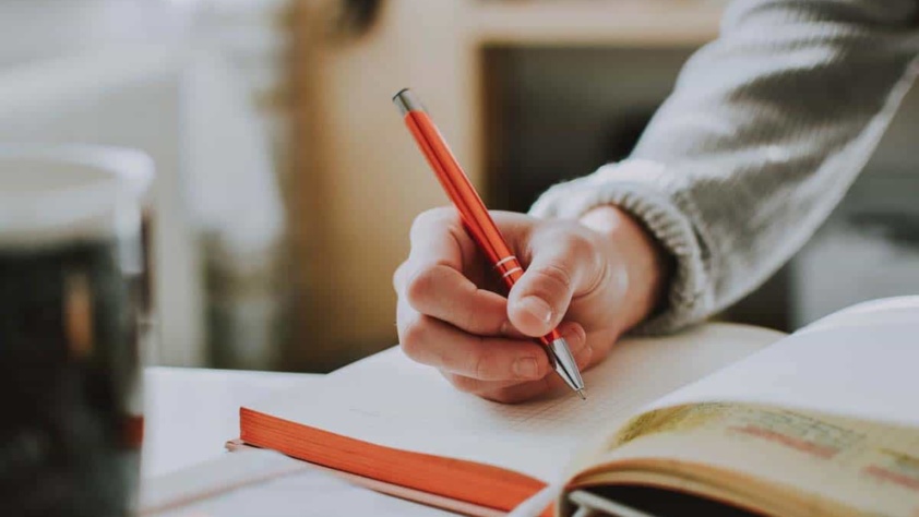 How to write a book title in MLA