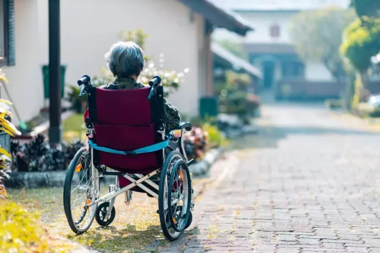 5 Tips To Help Your Seniors Get Used To A Wheelchair.