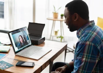 7 Ways To Keep In Touch With Family Overseas