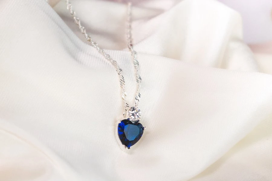 How To Keep Necklaces From Tangling: The Best Tricks And Tips