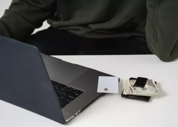 5 Reasons You Should Use Online Money Transfer Instead Of Bank Transfer