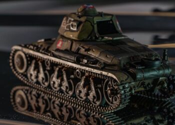 Was Bill Clinton In The Military